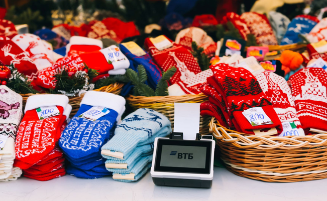«ПРИМИ КАРТУ!» и Банк ВТБ обеспечили прием безналичной оплаты товаров на московской ярмарке «Путешествие в Рождество» на Площади Революции